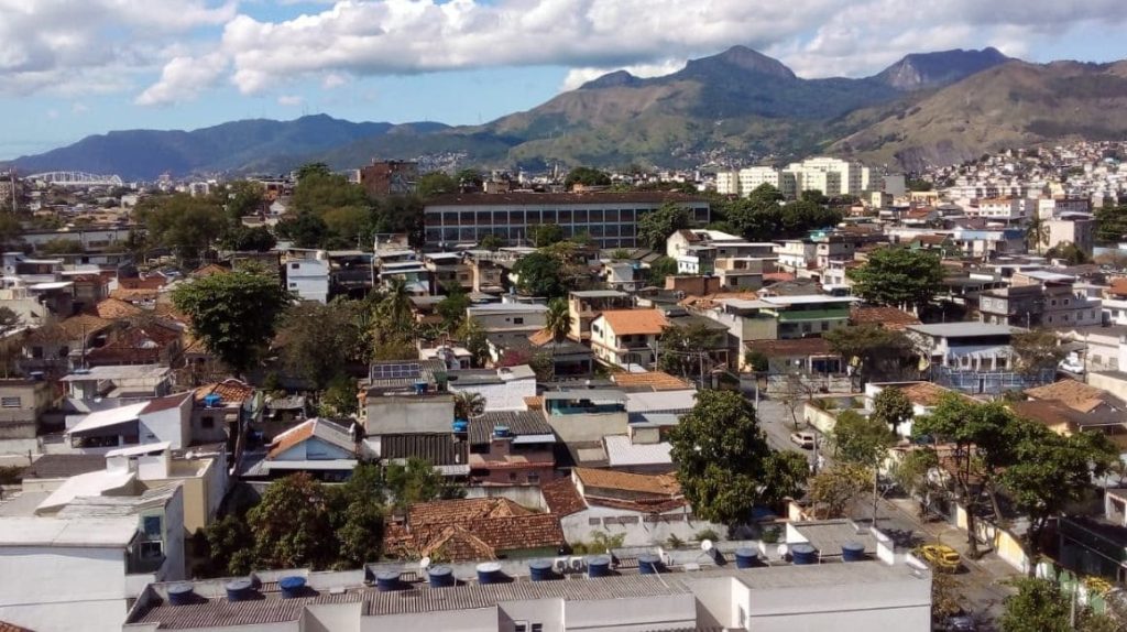 Apartamento Para Venda em Cascadura 2 Quartos Juntinho a Praça