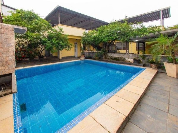 Freguesia Jacarepaguá Casa Linear Com 4 Quartos, Piscina, Quintal e 4 Vagas de Garagem