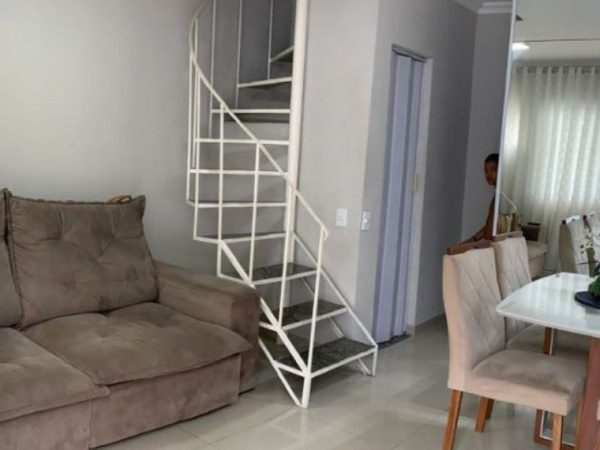 Casa Duplex à Venda na Praça Seca 2 Quartos 2 Banheiros e Garagem, Condomínio Fechado. Agende Visita!