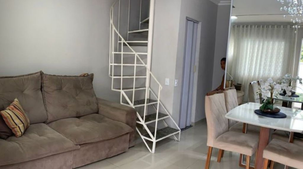 Casa Duplex à Venda na Praça Seca 2 Quartos 2 Banheiros e Garagem, Condomínio Fechado. Agende Visita!