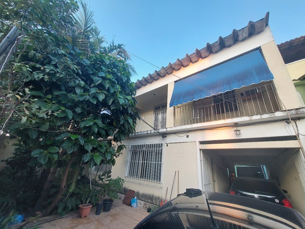 Casa Para Venda Vila Valqueire Com 226m², 3 Quartos, Suíte, 2 Varandas, Quintal e 3 Vagas