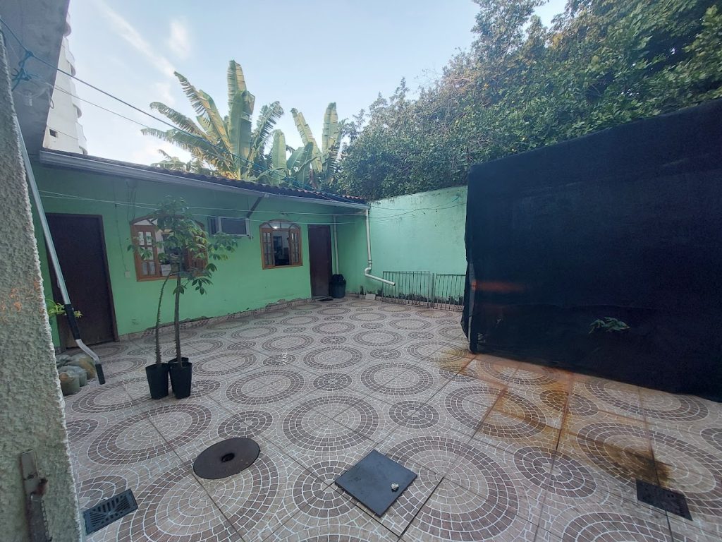 Casa Para Venda Vila Valqueire Com 226m², 3 Quartos, Suíte, 2 Varandas, Quintal e 3 Vagas