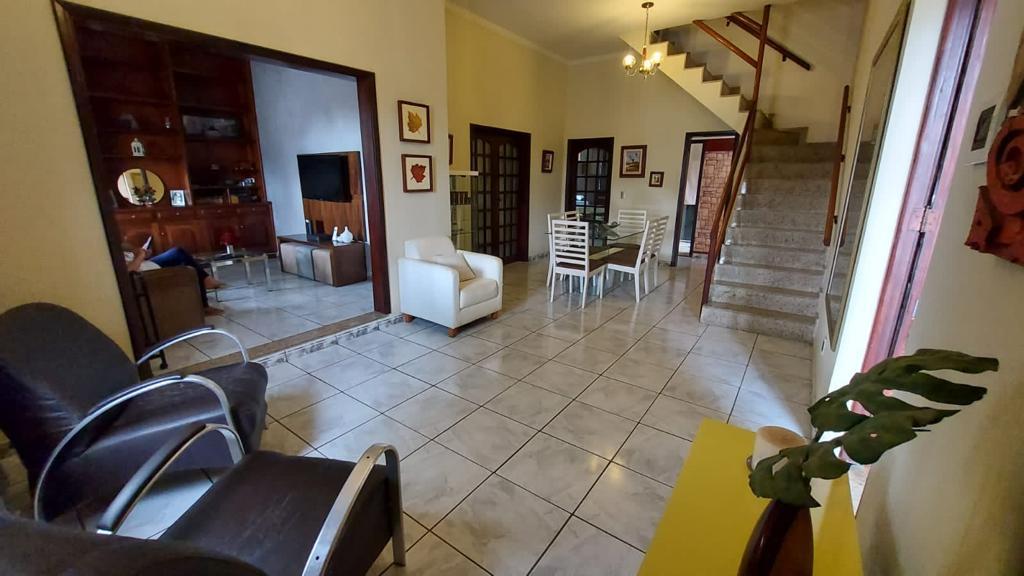 Casa à Venda em Marechal Hermes 6 Quartos 280m² Juntinho ao Comércio