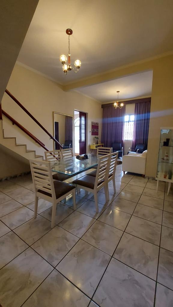 Casa à Venda em Marechal Hermes 6 Quartos 280m² Juntinho ao Comércio