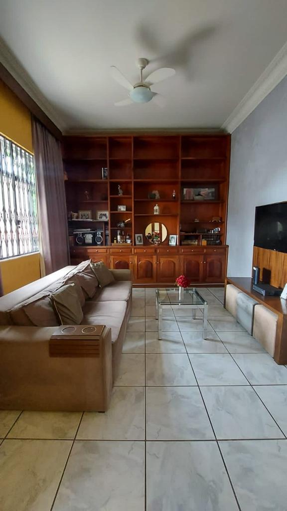 Casa à Venda em Marechal Hermes 6 Quartos 280m² Juntinho ao Comércio