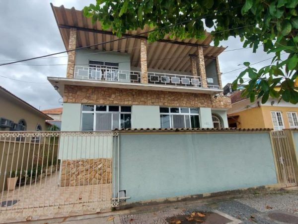 Casa à Venda em Marechal Hermes 6 Quartos 280m² Juntinho ao Comércio