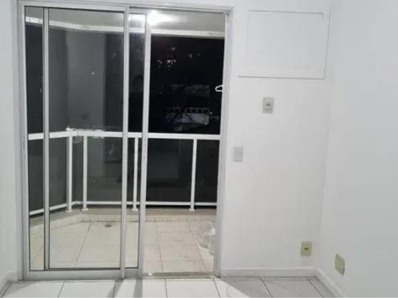 Apartamento a Venda na Taqura 2 Qts 1 Suíte Varanda Prox. Shopping