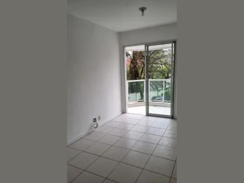 Apartamento a Venda na Taqura 2 Qts 1 Suíte Varanda Prox. Shopping