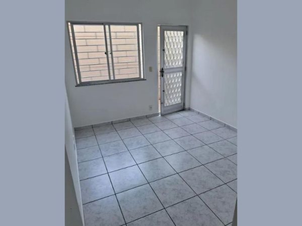 Casa Para Venda na Vila Kosmos 1 Quarto Rua Fechada Próximo Shopping Carioca