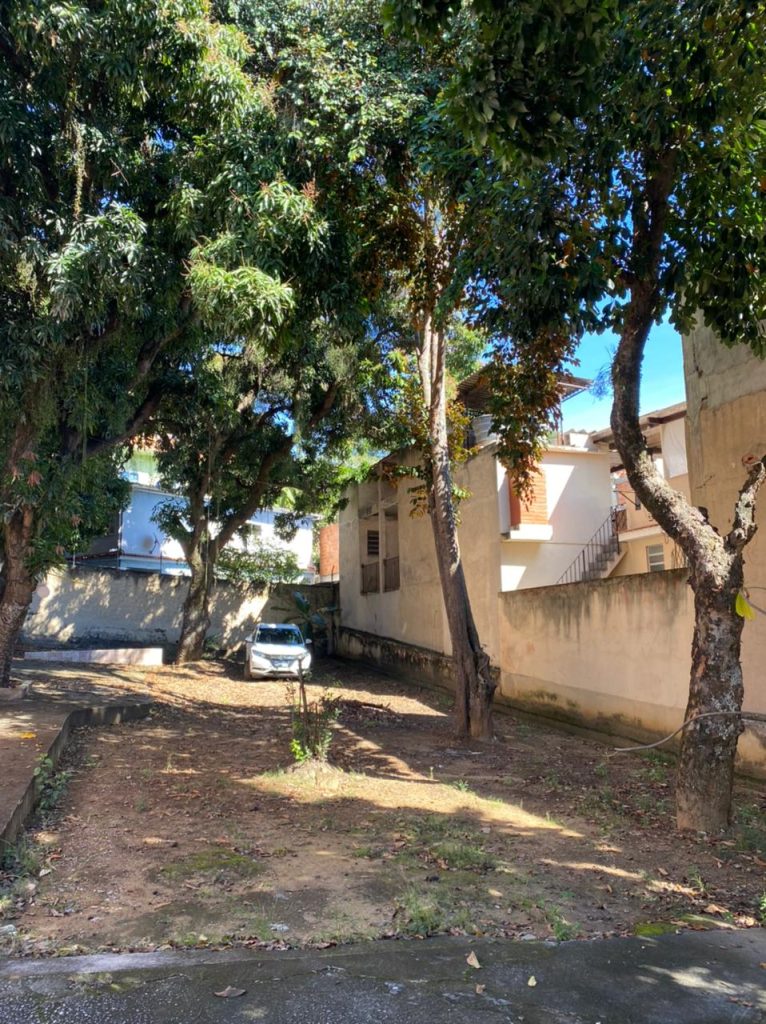 Casa Para Venda Entre Vila Valqeire e Praça Seca Com 5 Quartos em Terreno de 1.452m